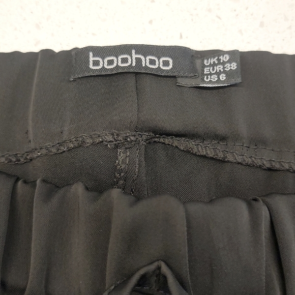 Boohoo Black Silky Mini Skirt W/ Drawstring - Picture 4 of 6